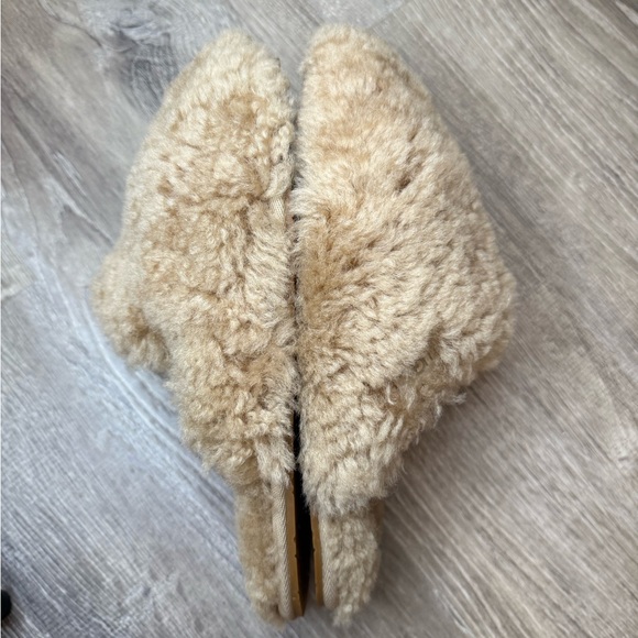 Ugg Maxi Curly Slide Slipper Sand Size 6 Like New! - Picture 9 of 10